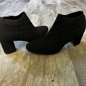 Stretch Ankle Boots, WMS Size 7M. Black 2 inch heel